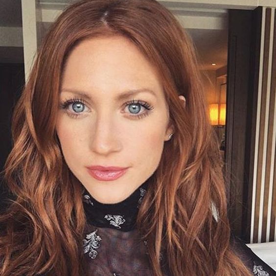 Brittany Snow hat mit diesen 5 Produkten ihre chronische Rosacea beseitigt Erfahren Sie, wie ...