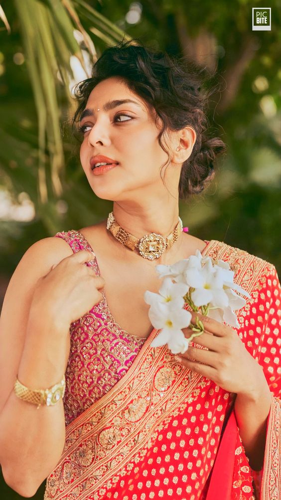 Aishwarya Lekshmi Wallpaper