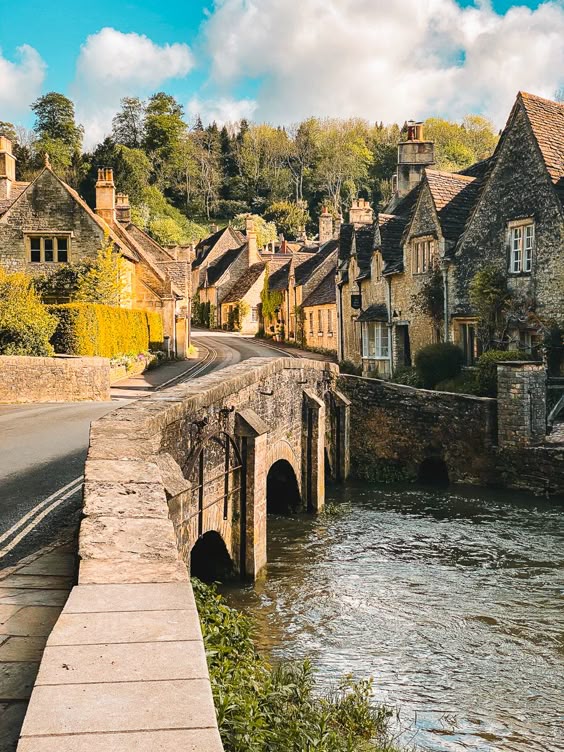 15+ Charming Things To Do In Castle Combe Cotswolds (2021!) - The Prettiest Village In England!