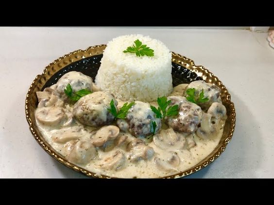 دبوس على الشيف اللبناني