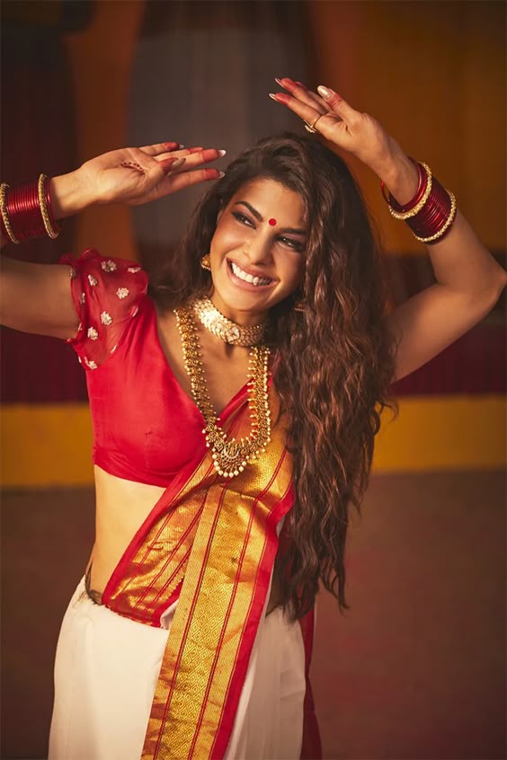 Jacqueline Fernandez\'s Latest Saree Look Will Give You Major Durga Puja Goals
