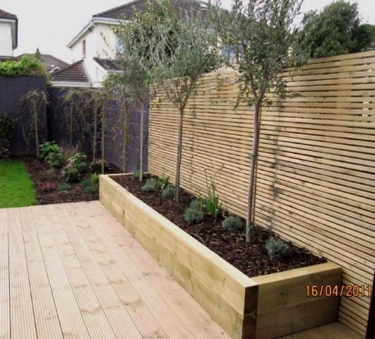 Criblage Zone De Poubelle Idees Pour Le Jardin Et La Salle De Bain Criblage Idees Jardin Garden Privacy Garden Privacy Screen Backyard Garden Design