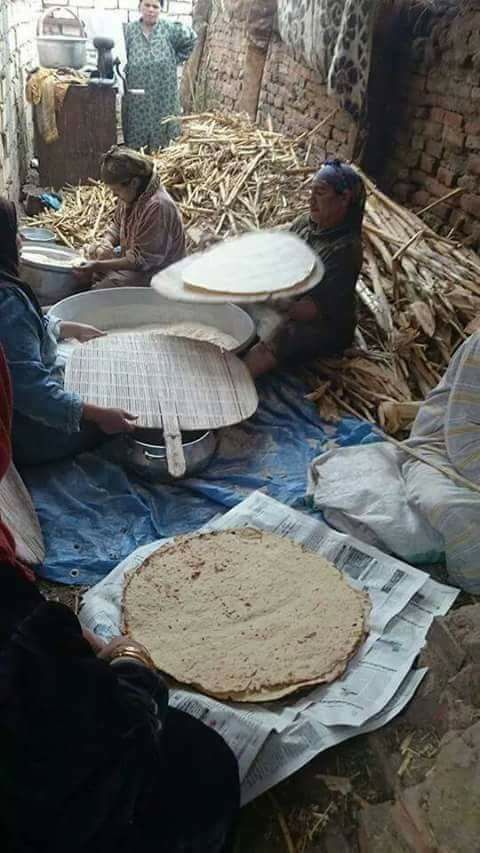 طريقة عمل العيش البلدي المصري في البيت Youtube Food Egyptian Food Egyptian Bread