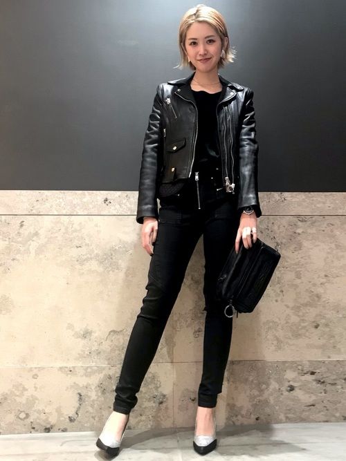 全身黒のロックスタイル 黒は黒でも異素材のレザーを合わせれば ちょうどよく重みも加わってすっきり ロックスタイル ライダースジャケット ジャケット 全身黒のロックスタイル 黒は黒でも異素材のレザーを合わせれば ちょうどよく重みも加わってすっきり ロックスタイル ライダースジャケット ジャケット