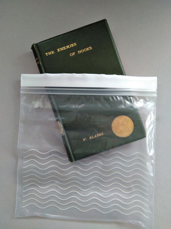 Cómo actuar con los libros ante el riesgo de contagio por COVID -19 - El Blog de la BNE
