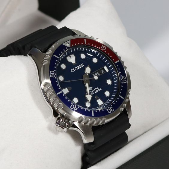 Item No. NY0086-16L Citizen Promaster Marine Automatic Dive Watch NY0086-16L Watch Features: Automatic Movement Caliber 8203/8204 Black Rubber Strap Blue Dial Stainless Steel Case Screw Down Crown Unidirectional Bezel Analog Display Scratch Resistant Mineral Crystal 21 Jewels Date Display Luminous Hands and Markers Case Diameter: 42 mm Case Thickness: 12 mm Water Resistance: 200 Meters Buckle Clasp Lug Width: 20 mm Free Priority Shipping on all orders in continental U.S. Shipping time is usually