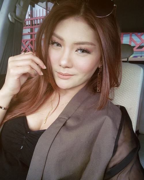 Photo full screen naked girl Black hair chubby teen nude