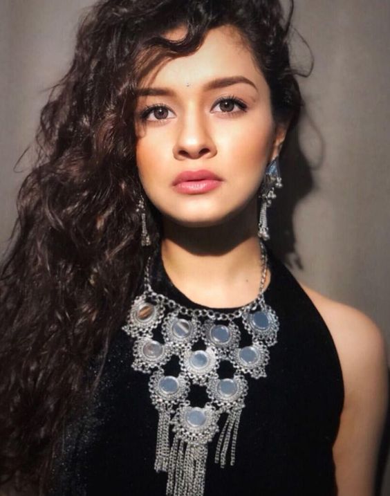 Avneet Kaur\'s jewellery style is always on point and here\'s proof | IWMBuzz
