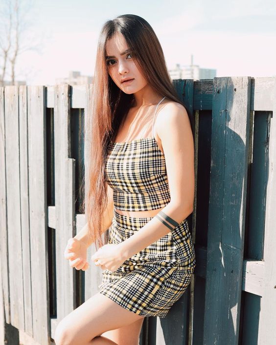 Neha Jethwani on Instagram: βJab se tum mil gaye hum sawarne lageπ€ . . . . πΈ- @elysiangraphy #instadaily #instagram #instagood #insta #instamood #instafashion #ootdβ¦β
