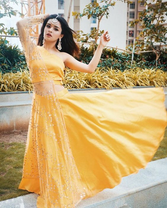 Avneet Kaur\'s dresses that make you go crazy | IWMBuzz