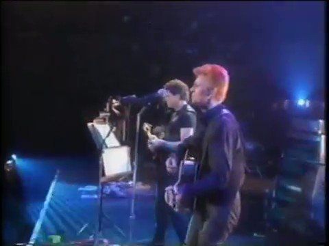デヴィッド ボウイ 名言集 ベルベッツの曲でボウイと共演した際に デヴィッドの野郎はコードやらメロディやら 全部変えちまうんだからな 自分の曲を練習するハメになったよ ヒドいだろ でもそれも悪くない リハは毎回未知の世界に踏み込むようだっ デヴィッド ボウイ 名言集 ベルベッツの曲でボウイと共演した際に デヴィッドの野郎はコードやらメロディやら 全部変えちまうんだからな 自分の曲を練習するハメになったよ ヒドいだろ でもそれも悪くない リハは毎回未知の世界に踏み込むようだっ