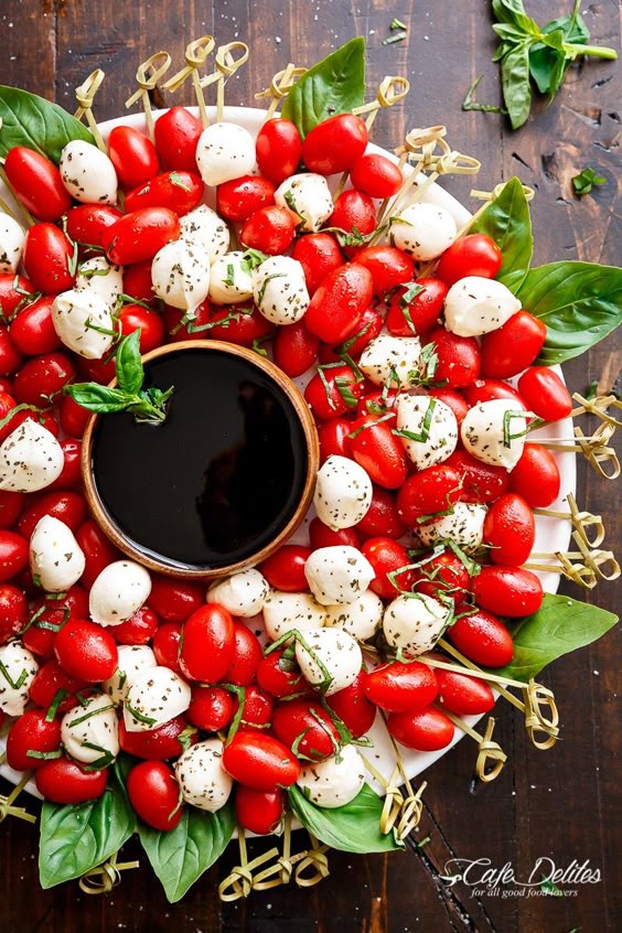 caprese christmas wreath Caprese Salad Christmas Wreath | Stay At Home Mum