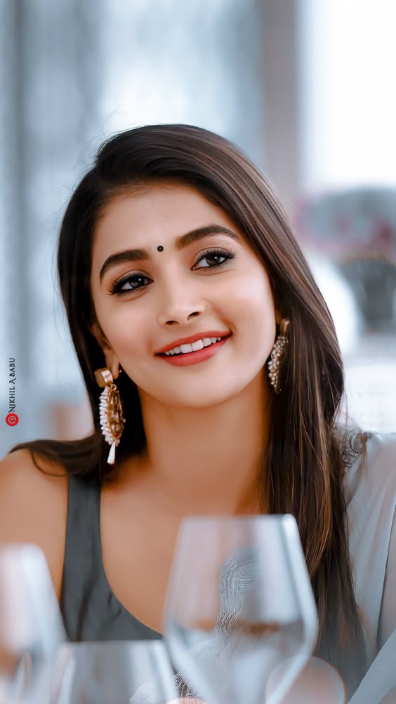 Pooja Hegde Wallpaper