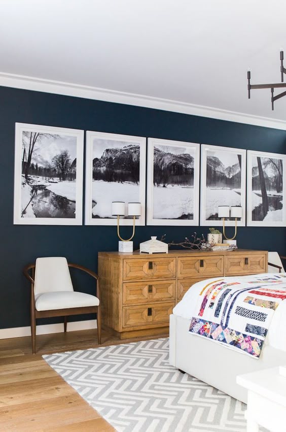 Line It Up: A Modern Tweak to the Ubiquitous Gallery Wall