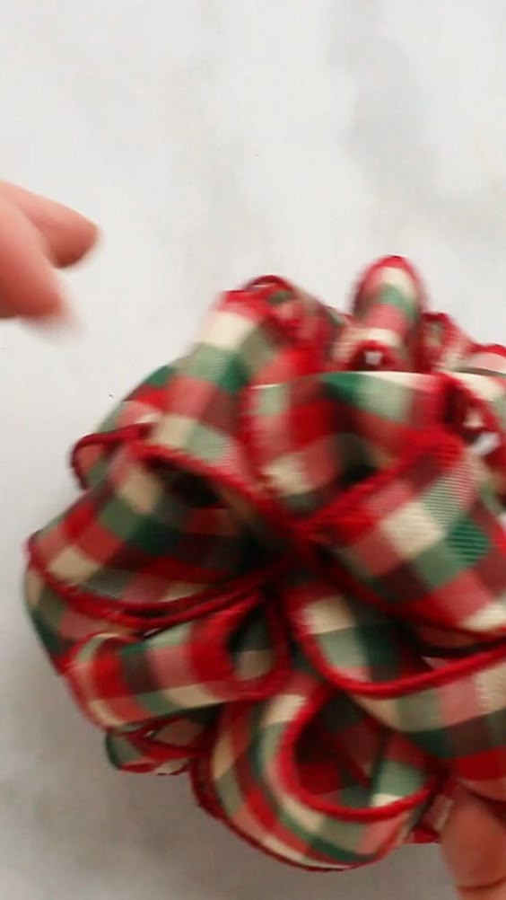 How to Make a Pom Pom Bow