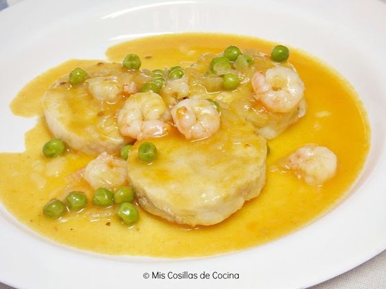 Medallones De Merluza Con Gambas Y Guisantes Mis Cosillas De Cocina Merluza Con Gambas Recetas De Merluza Recetas Fáciles