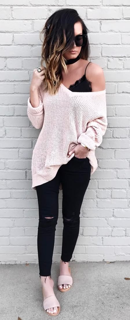 summer outfits Oversized Blush Sweater + Black Ripped Skinny Jeans