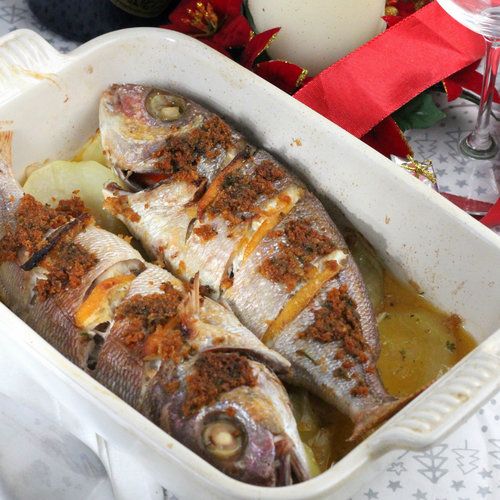 Besugo Al Horno Con Patatas Panadera La Receta Tradicional Navideña Pescado Al Horno Besugo Al Horno Recetas De Pescado Al Horno