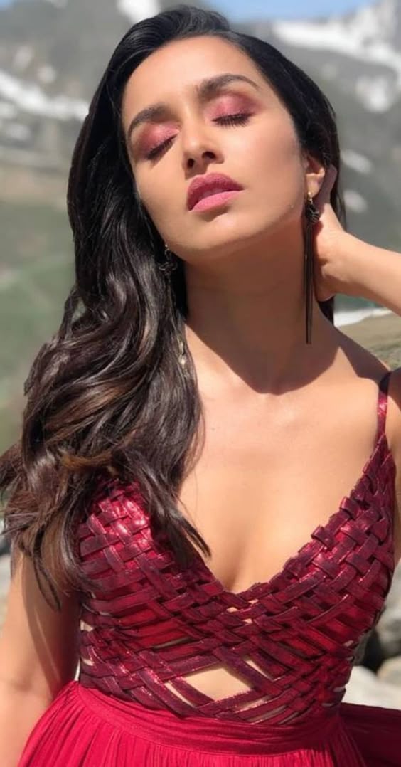 shraddha-kapoor-hot