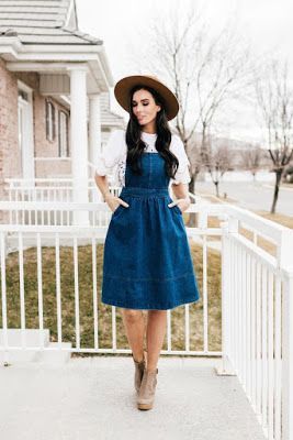 Vestido Jeans - 10 looks para se inspirar Quem acompanha o à da Rosa, sabe que, desde o post sobre saia jeans que sempre uso o Pinterest como fonte de inspiração para trazer looks para você! No meu perfil na rede social do momento você pode ver todas as imagens do blog além de dicas de moda e estilo. Segue lá! à de grátis! #blogs #blogging #moda #jeans #vestidojeans #top10