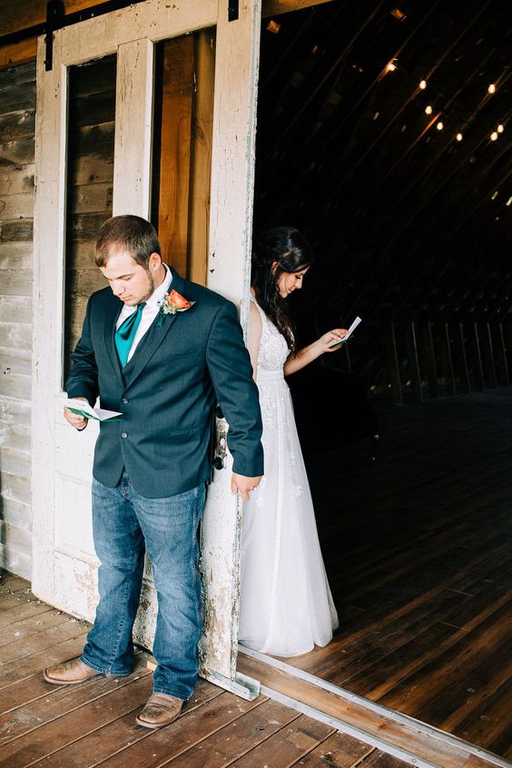 Taking place at a barn in Floyd, Virginia, Cam and Kelsey’s wedding was full of rustic charm. From the open air venue and homespun details to the barn reception, this romantic wedding is a rustic bride’s dream. Get more wedding inspiration at rusticweddingchic.com | Photo: @sincerely_annamarie_photo