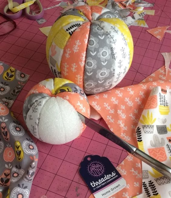 Do you buy those fat quarter packs of beautiful fabrics that coordinate perfectly? Yup, me too. These no-sew fabric pumpkins are just the project to make with them. Grab yourself 3 Styrofoam balls â¦