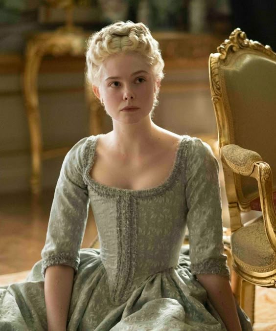 Elle Fanning Is An Eager Empress Cursed With An Idiot Husband In Hulu\'s The Great