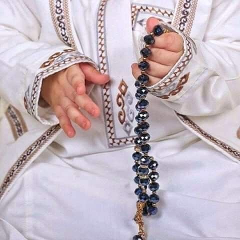 اصنعوا السعادة وأهدوها لمن تحبون السعادة تأتي بكلمة طيبة أو دعوة بظهر الغيب ما زال هناك متسع في الحياة للطيبون وما ز Beaded Bracelets Hair Wrap Charm Bracelet