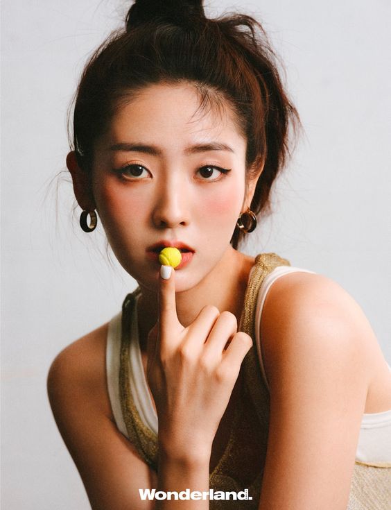 Xing Fei covers fashion magazine | China Entertainment News