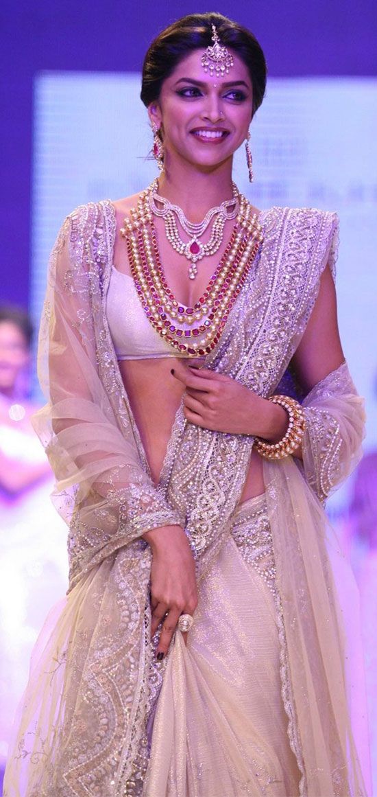 15 Crazy Pics of Deepika Padukone In Saree
