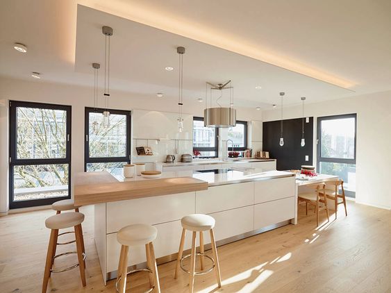 Küche weiß mit Altholzelementen und Eichenboden Planung und - kche mit kochinsel landhaus Küche weiß mit Altholzelementen und Eichenboden Planung und - kche mit kochinsel landhaus