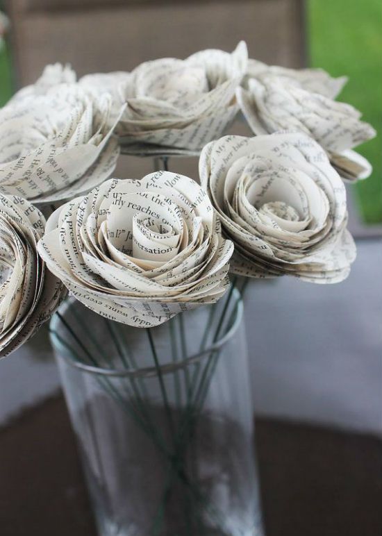 4 astuces pour recycler des pages de livre en décoration de mariage 