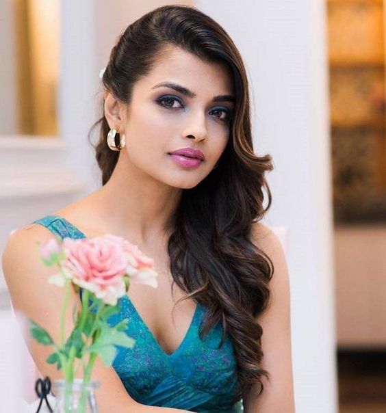 Ashna Zaveri