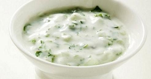 Como Hacer Una Salsa De Yogur Natural Con Menta Muy Facil Y Sabrosa Receta De Salsa De Yogur Natural Super Facil Salsa De Yog Food Yummy Food Cuban Recipes