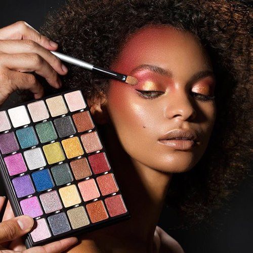 ð Itâs finally HERE! *Grande Pro Volume 2* is NOW AVAILABLE for pre-order exclusively @musebeautypro & @lovemakeupshop ⨠for film, editorial, makeup artistsâ kits and all of you wonderful makeup lovers! ð ⢠Stay tuned for our Instagram Live @ 3PM PST to learn all about this beauty @musebeautypro ⨠⢠⢠⢠#viseart #makeup #viseartgrandepro2 #makeupideas #musebeautypro @anastasiavsparrow @anastasiaviseart