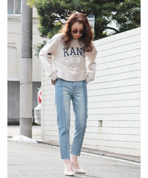 大人女子は女性らしく決める ボーイッシュなロゴトップスのこなれコーデ Folk ファッションアイデア トップス 女性 大人女子は女性らしく決める ボーイッシュなロゴトップスのこなれコーデ Folk ファッションアイデア トップス 女性
