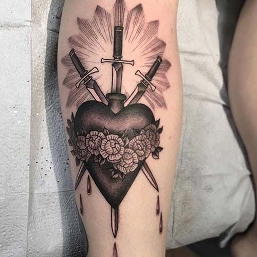 Bicakli Kalp Dovmesi Heart Tattoo With Knife Heart Tattoo Tattoo Designs Tattoos Bicakli Kalp Dovmesi Heart Tattoo With Knife Heart Tattoo Tattoo Designs Tattoos