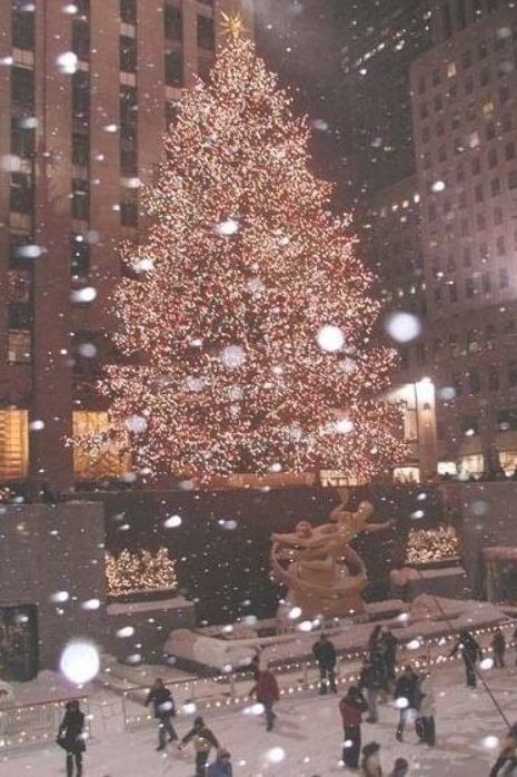 As December Draws Near New York City Transforms Into Joyous Holiday Spirit Throughout The Five Boroughs New York Christmas Nyc Christmas Christmas Wallpaper