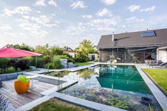 Schwimmteich selber bauen 13 märchenhafte Gestaltungsideen - pool im garten integrieren Schwimmteich selber bauen 13 märchenhafte Gestaltungsideen - pool im garten integrieren