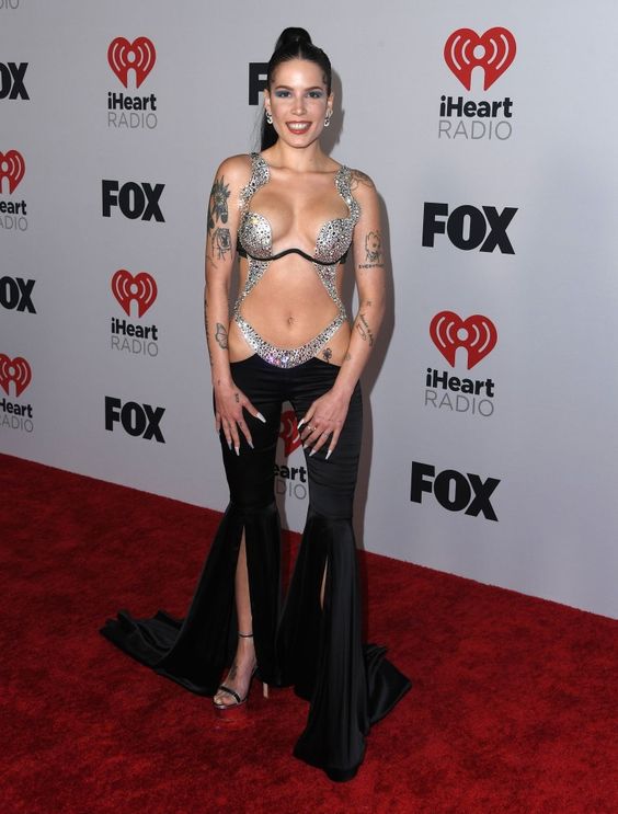 Halsey HD Photos, Wallpapers, Images Halsey
