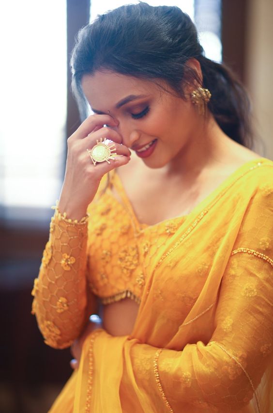 Srinidhi Shetty Gorgeous Stills in Yellow Saree - LinksInd