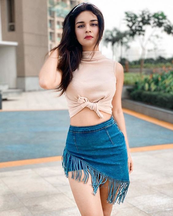 Avneet Kaur Official on Instagram: “Choose an emoji you never used before ❤️👅 Wearing- @a.la.modebyakanksha 📸- @amandeepnandra”