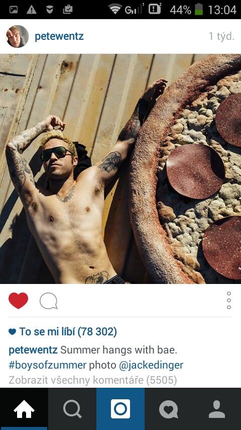 WHY IS PETE SO HOT IN THIS RIDICULOUSLY AWESOME PICTURE