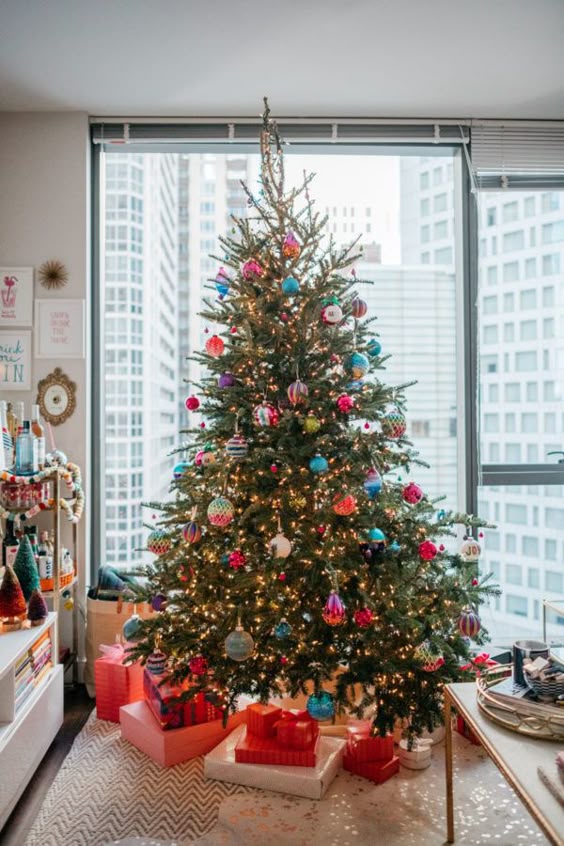 Merry & Bright: Colorful Christmas Decor — bows & sequins