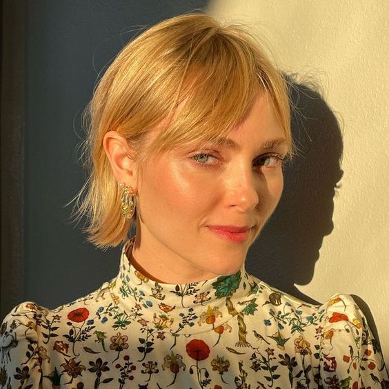 AnnaSophia Robb on Instagram: "Finding the light in 2021. 🌞 And smizzzzzing back at it."