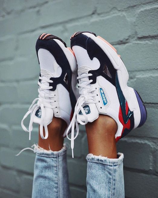 WANTED : cette jolie paire d'Adidas Facon multicolores la selection de baskets blanches en soldes Run Baby Run