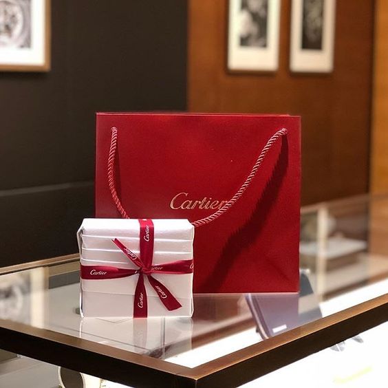 Cartier Jeddah Riyadh Brands Women Jewelry Gold Fashionista Shopping ڤان كليڤ كارتير مجوهرات ذهب الماس الرياض جدة السعودية Gifts Gift Wrapping Wrap