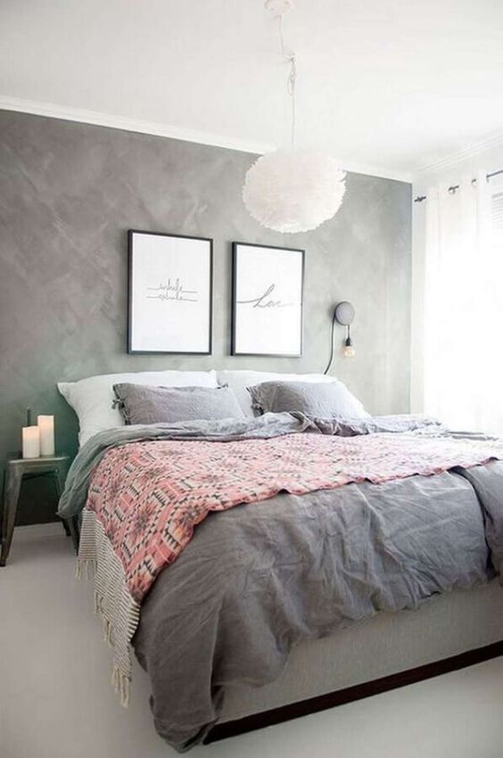 Este é um ambiente que merece total atenção na hora de decorar e organizar, pois é onde repomos nossas energias após um longo dia de trabalho, por isso, separamos 8 dicas sobre como decorar quarto de casal especialmente para você! Você verá que realizando apenas algumas mudanças e adicionando alguns objetos novos conseguimos transformar o ambiente e ter um quarto de casal muito bonito. Confira: