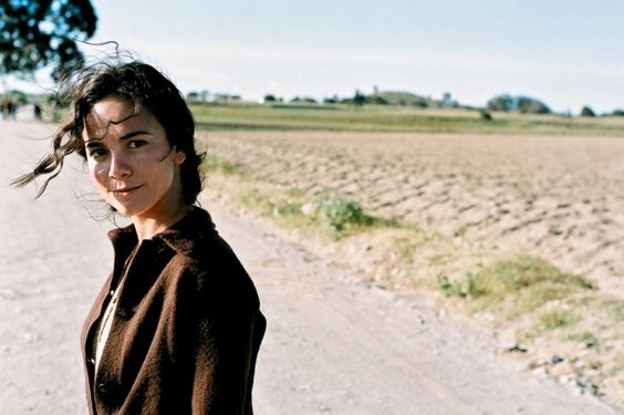 Alice Braga, On the road