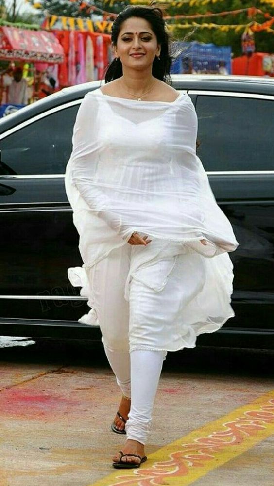 Karnataka beautiful lady Anushka shetty